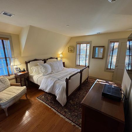 The 1708 House Bed & Breakfast Саутхемптън Екстериор снимка